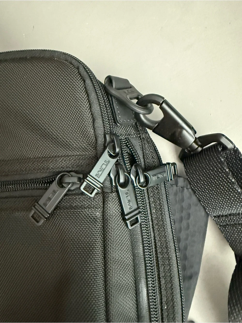 TUMI Alpha bravo black laptop briefcase messenger bag w/ shoulder strap